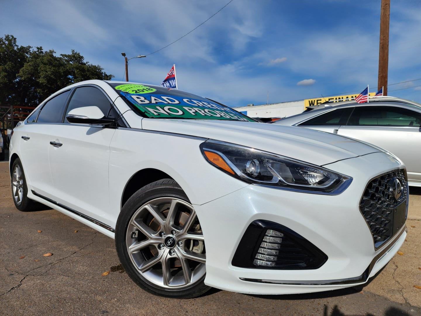 2018 DIAMOND WHITE Hyundai Sonata Sport (5NPE34AB5JH) with an 2.0L engine, AUTO transmission, located at 2660 S.Garland Avenue, Garland, TX, 75041, (469) 298-3118, 32.885551, -96.655602 - Welcome to DallasAutos4Less, one of the Premier BUY HERE PAY HERE Dealers in the North Dallas Area. We specialize in financing to people with NO CREDIT or BAD CREDIT. We need proof of income, proof of residence, and a ID. Come buy your new car from us today!! This is a Very clean 2018 HYUNDAI SON - Photo#0